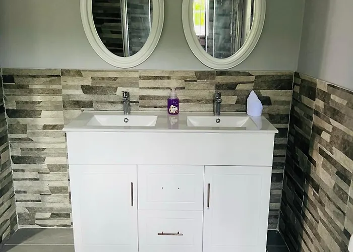 Kingston Vacation Home Two Bedroom